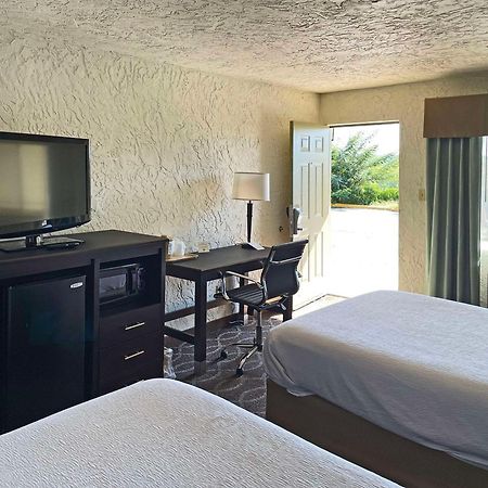 Quality Inn Clinton North Bagian luar foto