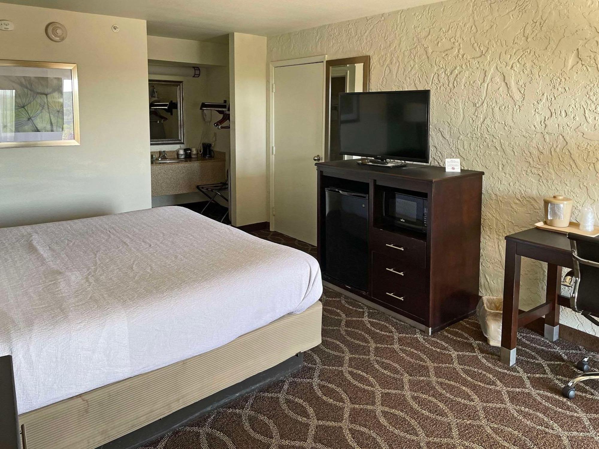 Quality Inn Clinton North Bagian luar foto