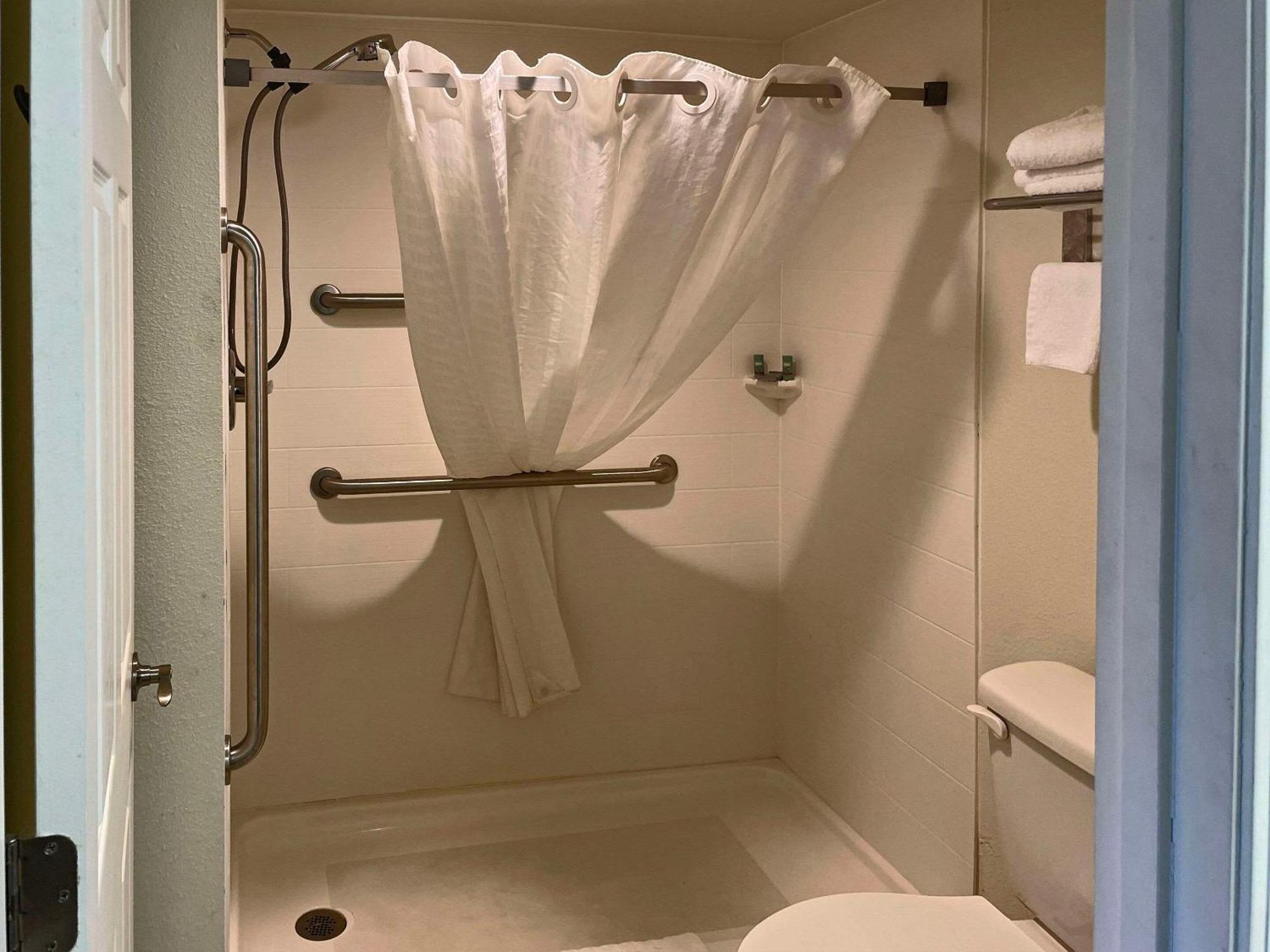 Quality Inn Clinton North Bagian luar foto