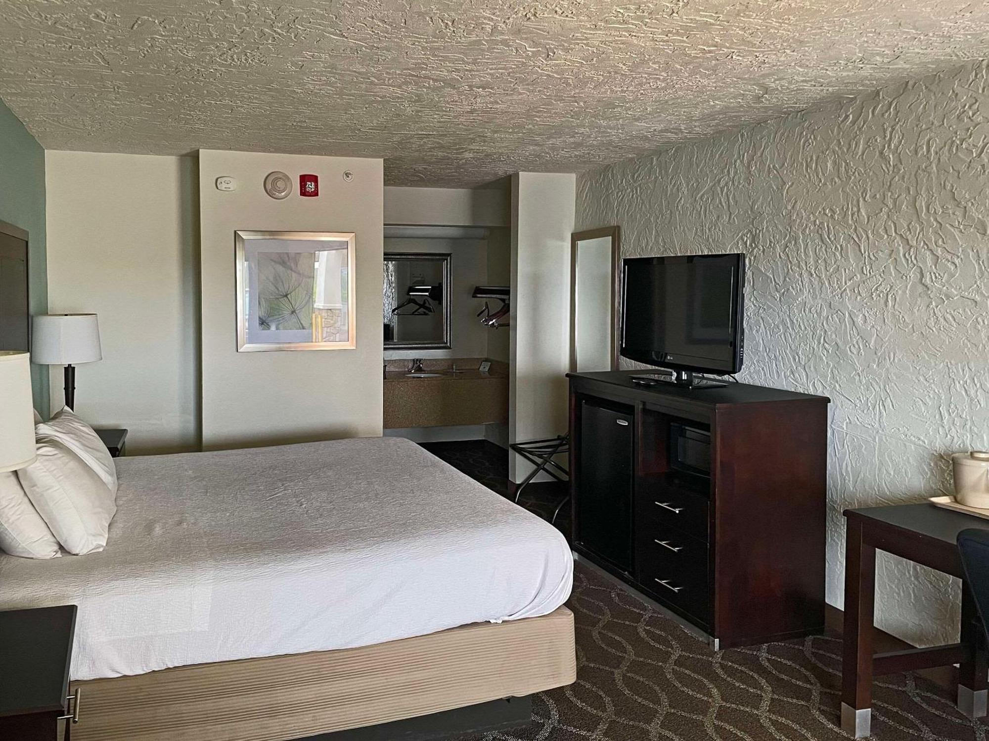 Quality Inn Clinton North Bagian luar foto