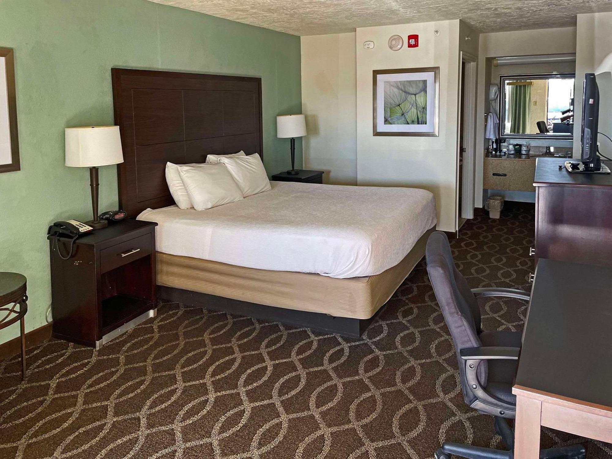 Quality Inn Clinton North Bagian luar foto