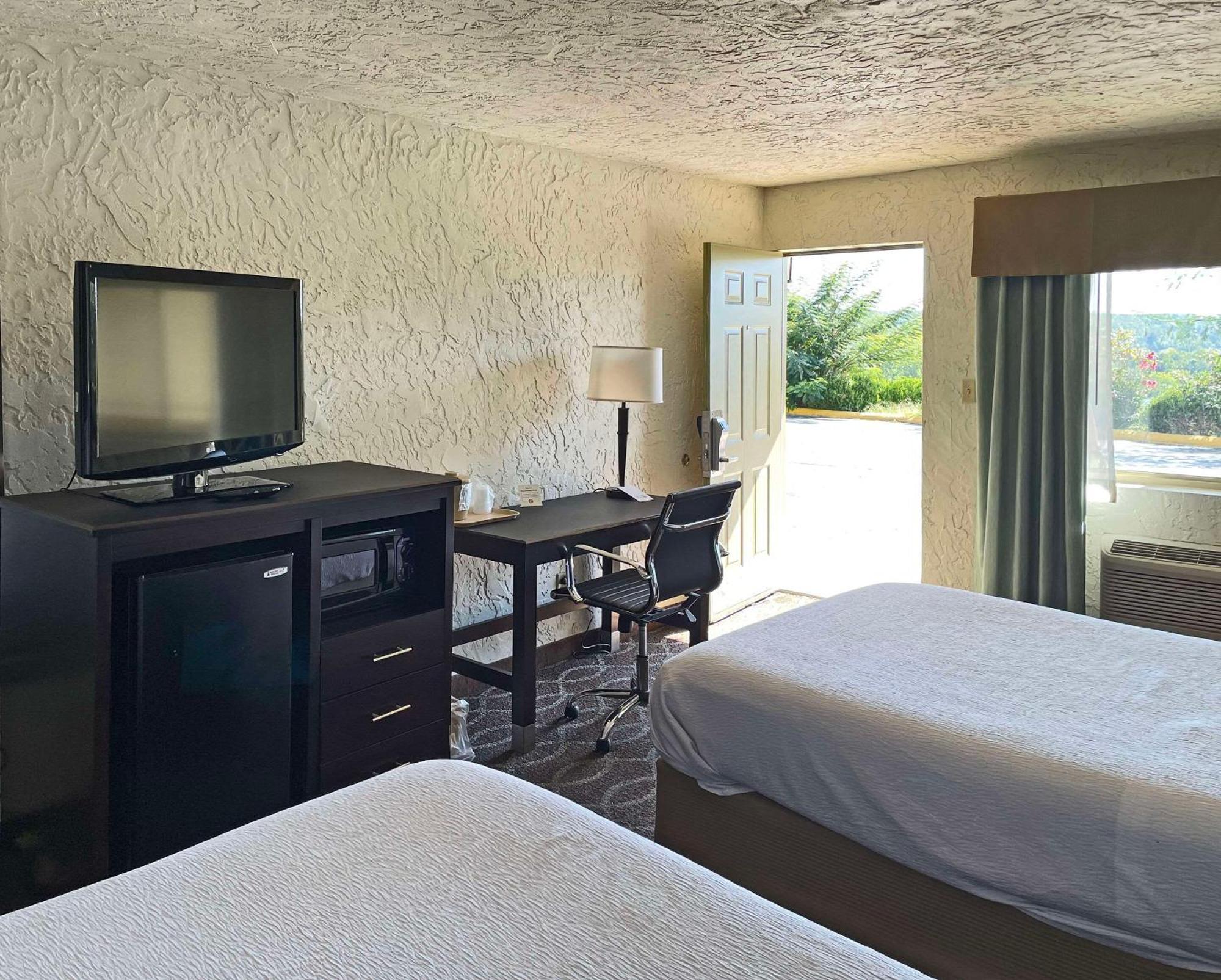 Quality Inn Clinton North Bagian luar foto