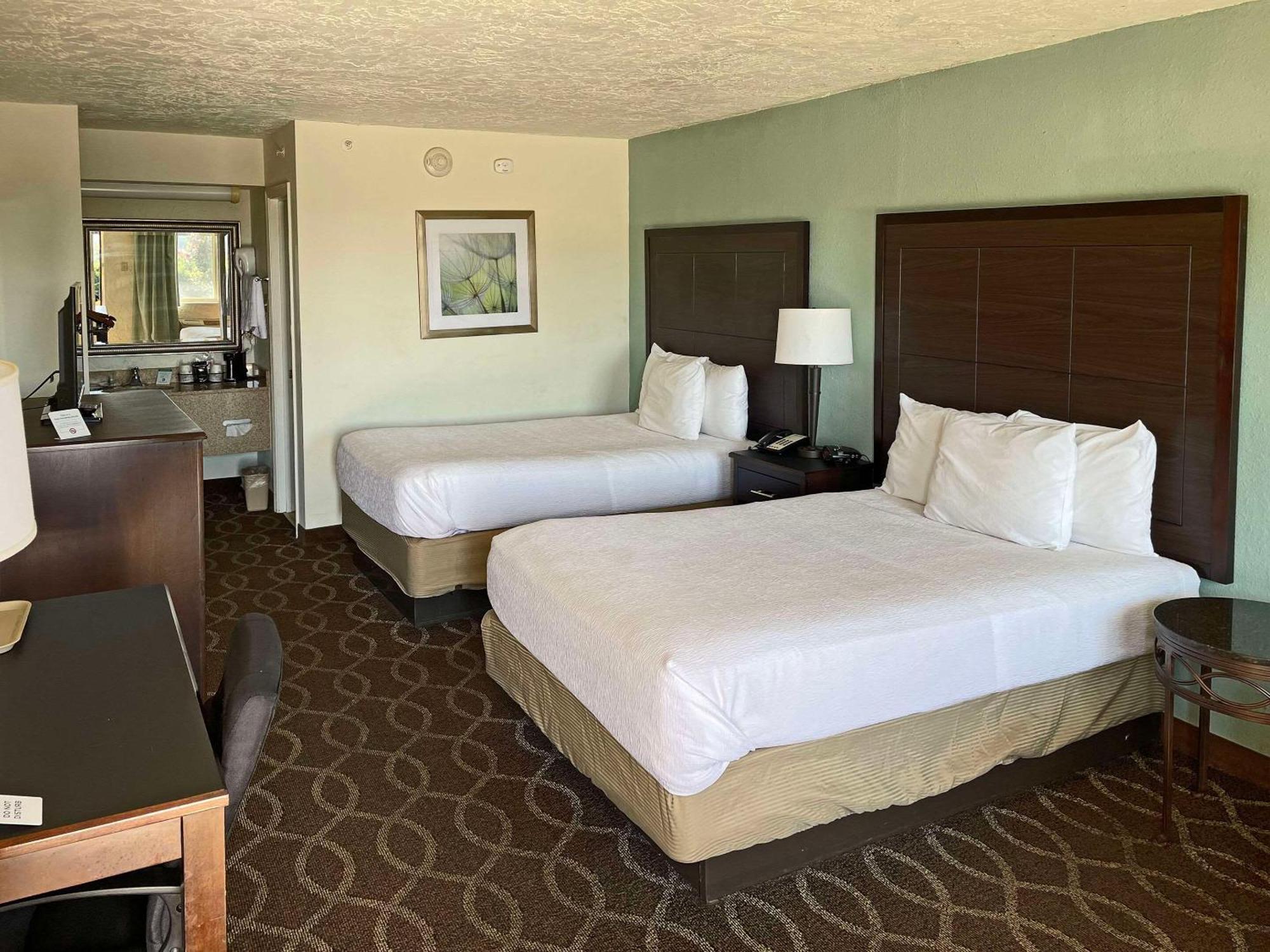 Quality Inn Clinton North Bagian luar foto