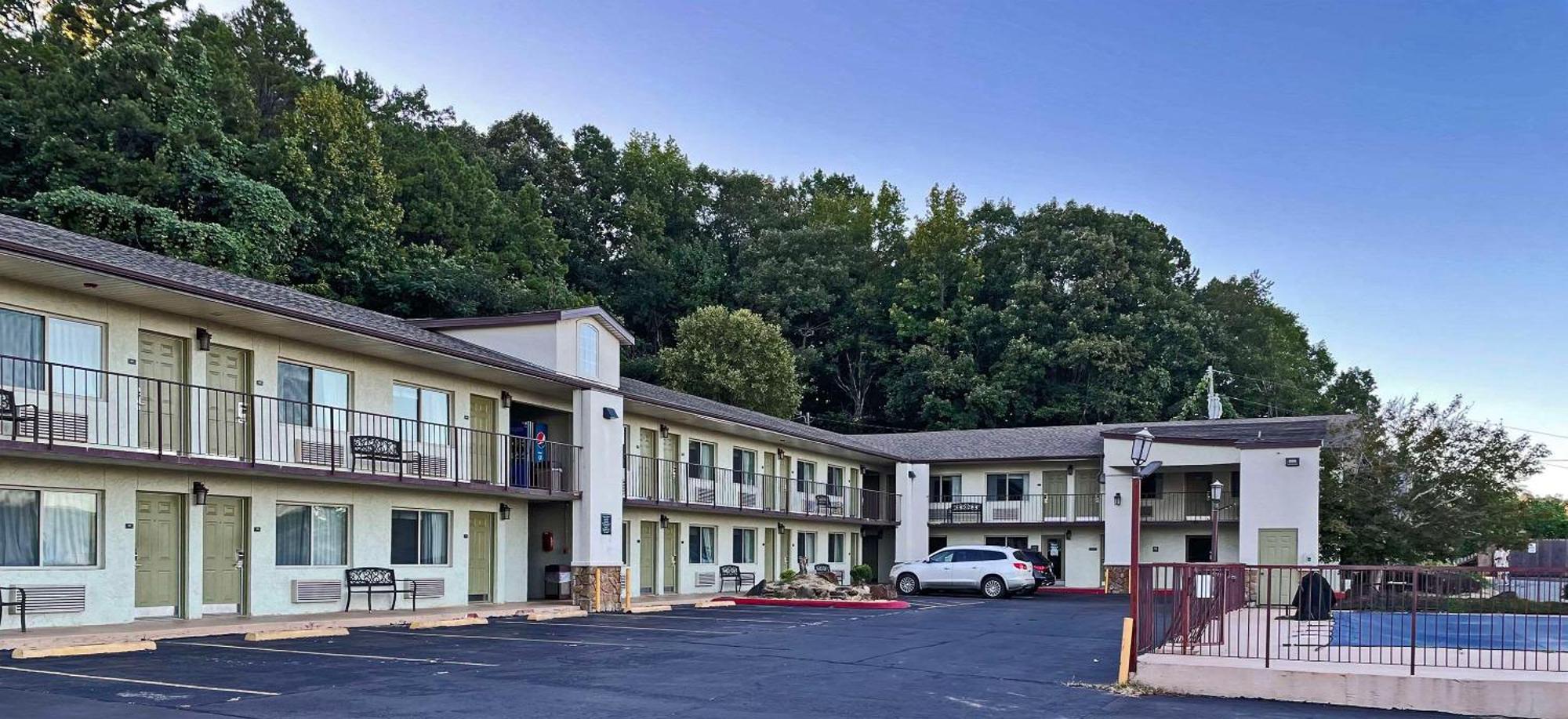 Quality Inn Clinton North Bagian luar foto