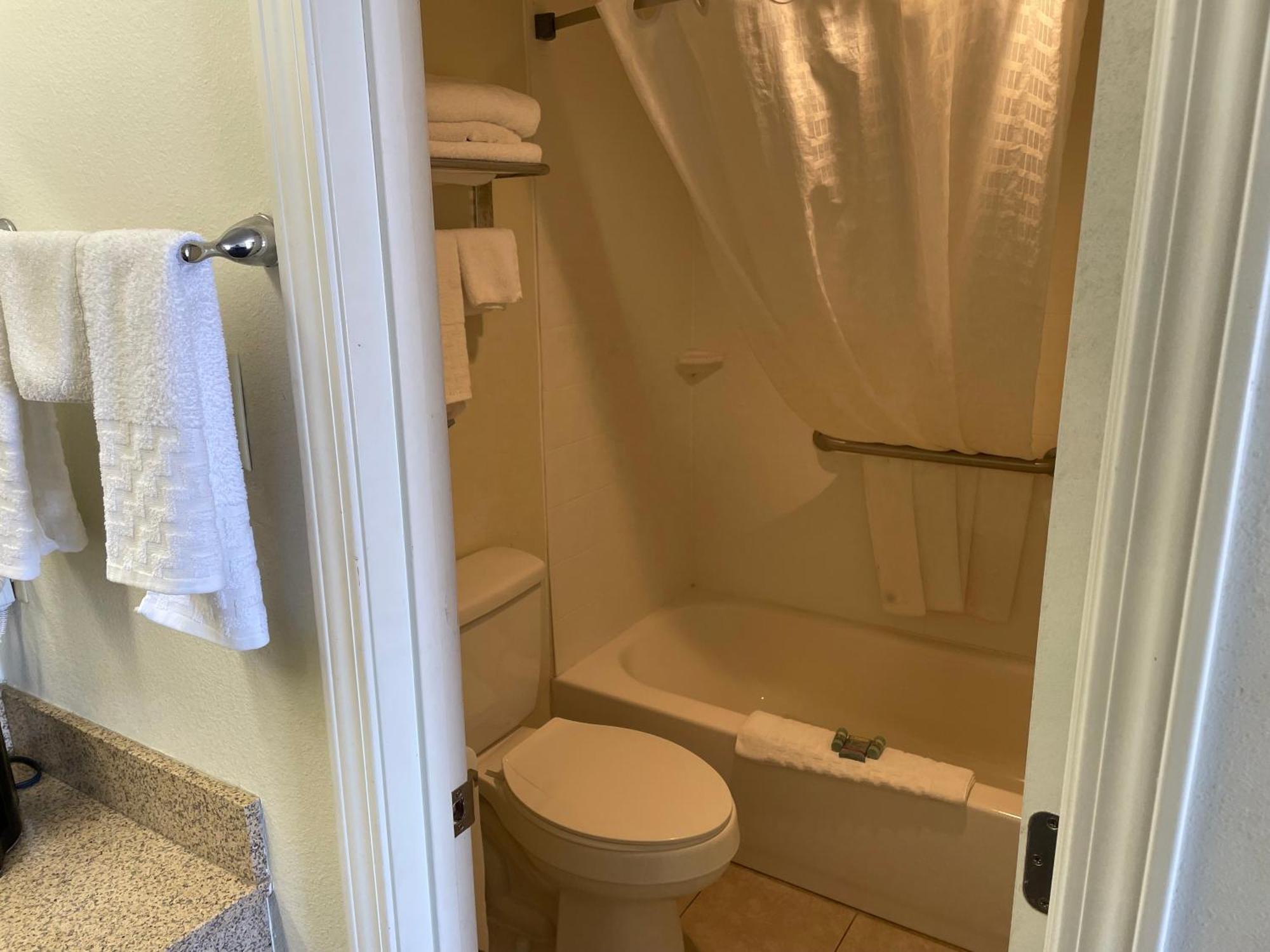 Quality Inn Clinton North Bagian luar foto