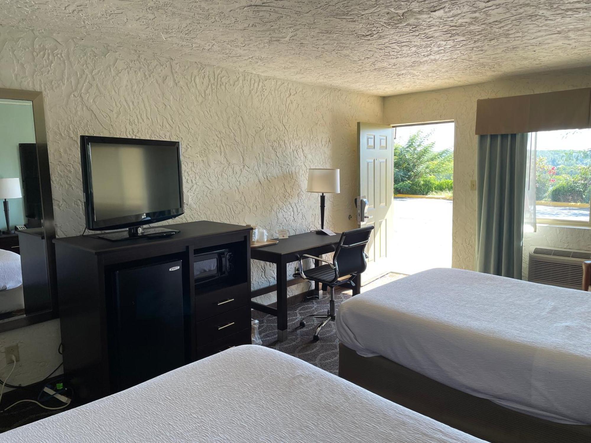 Quality Inn Clinton North Bagian luar foto